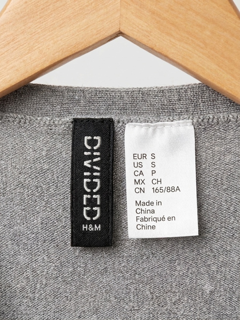 H&M Divided Gray Slightly Cropped Sweater Vest Size Small | V-Neck Knit - Picture 3 of 4